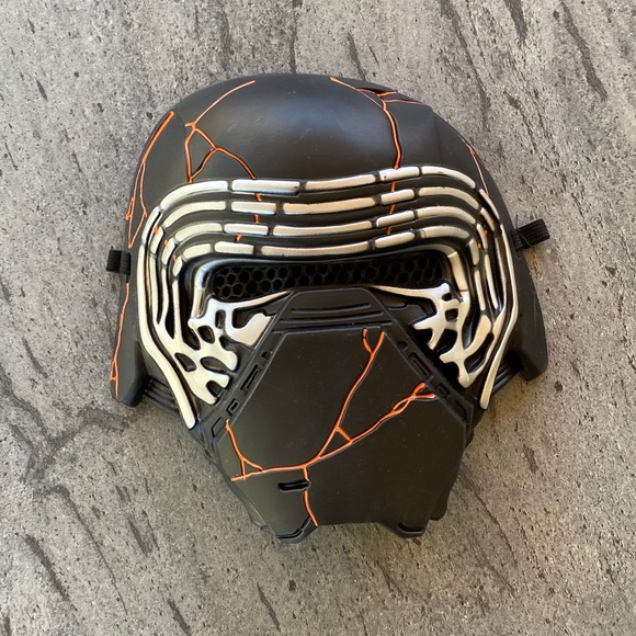 Star Wars Kylo Ren Accessories Play Set Medium - Picture 3 of 3